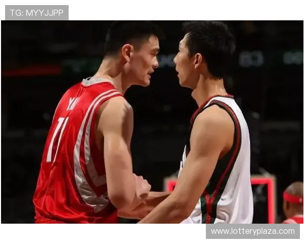 姚明与易建联引领中国篮球崛起历程 回顾两位巨星对中国篮球的影响与贡献